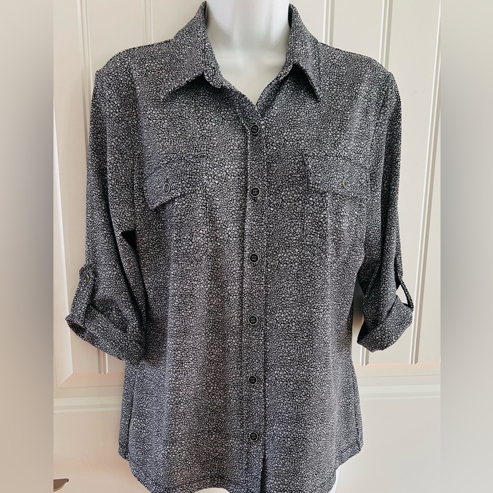 J. McLaughlin Black White Button Tab Sleeves Blouse M
